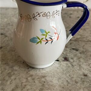 Tres mini enamelware pitcher
